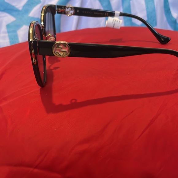 A pair of authentic Gucci glasses. - Picture 2 of 4